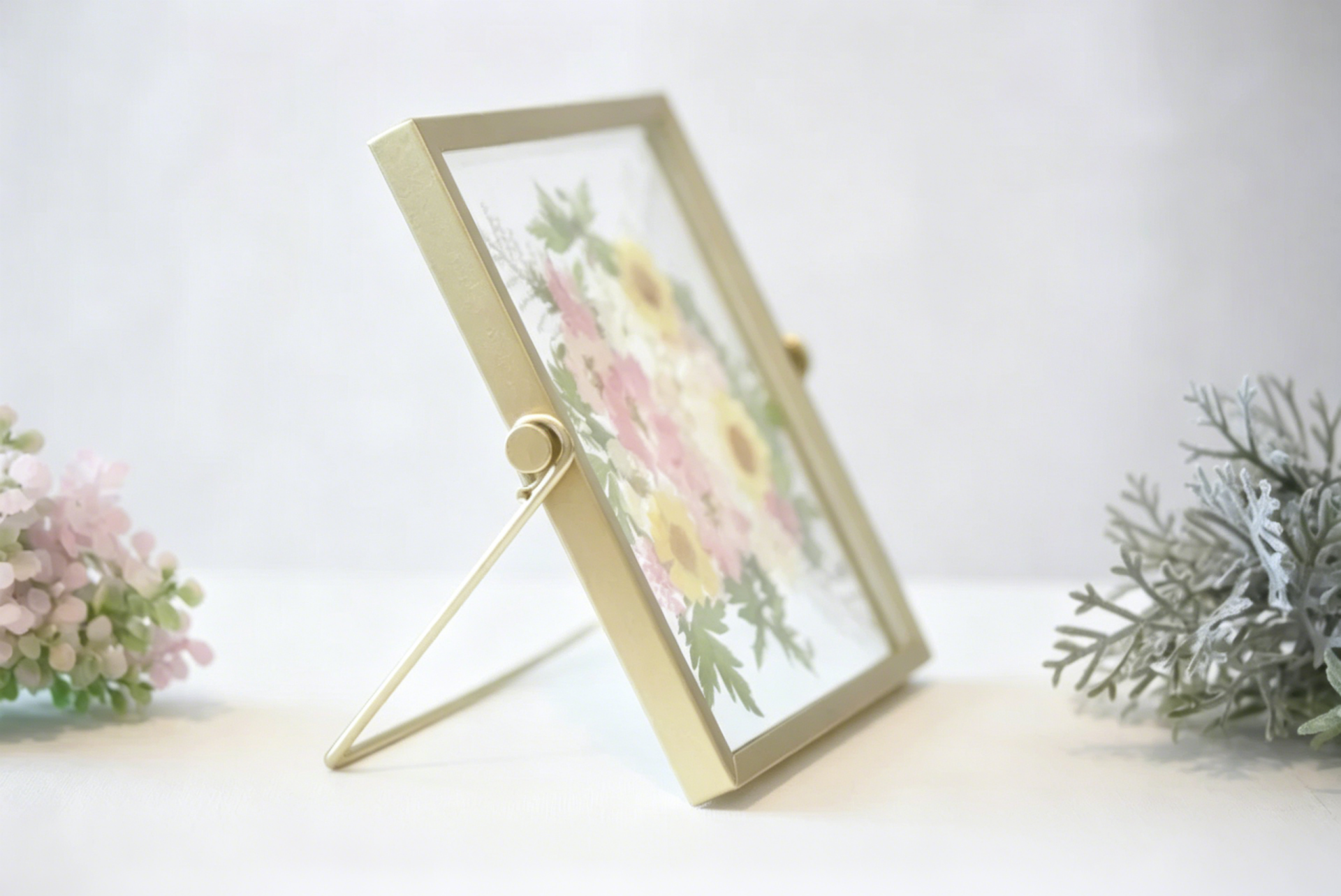Gepresste Blume Herbarium Rahmen, Botanischer Rahmen, Blumenbild, Goldrahmen, 15x15 cm