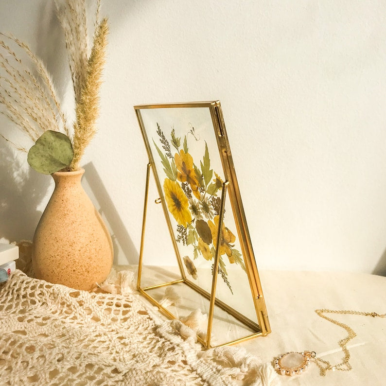Gepresster Blumenrahmen aus Messing und Glas, botanische Wanddekoration, Blumenkunst im Vintage-Stil, 17,5 x 12,7 cm