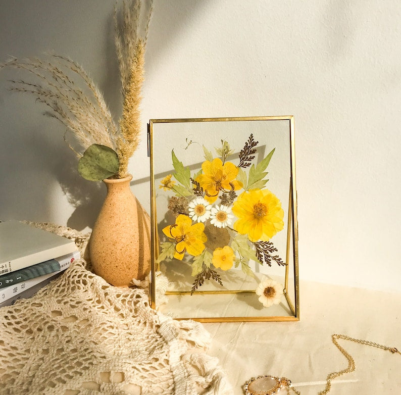 Gepresster Blumenrahmen aus Messing und Glas, botanische Wanddekoration, Blumenkunst im Vintage-Stil, 17,5 x 12,7 cm