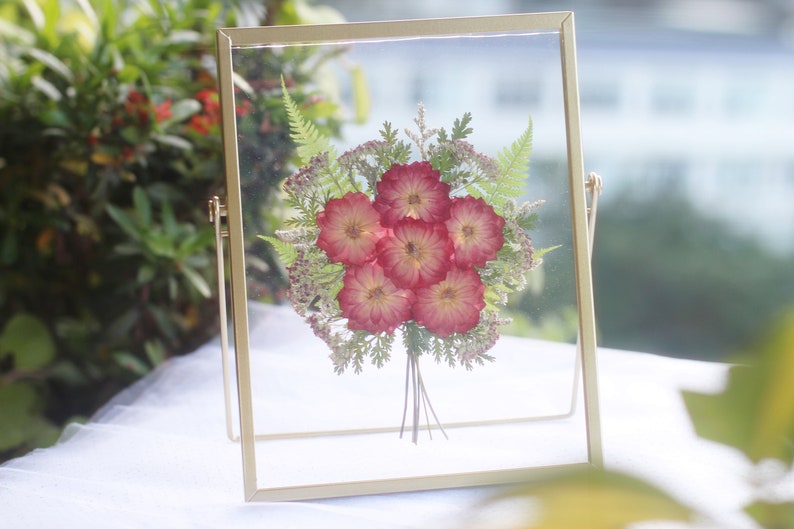 Gepresste Blumenrahmen, getrocknete echte Blumen, schwebender Rahmen, Gold, 22,5 x 17,5 cm