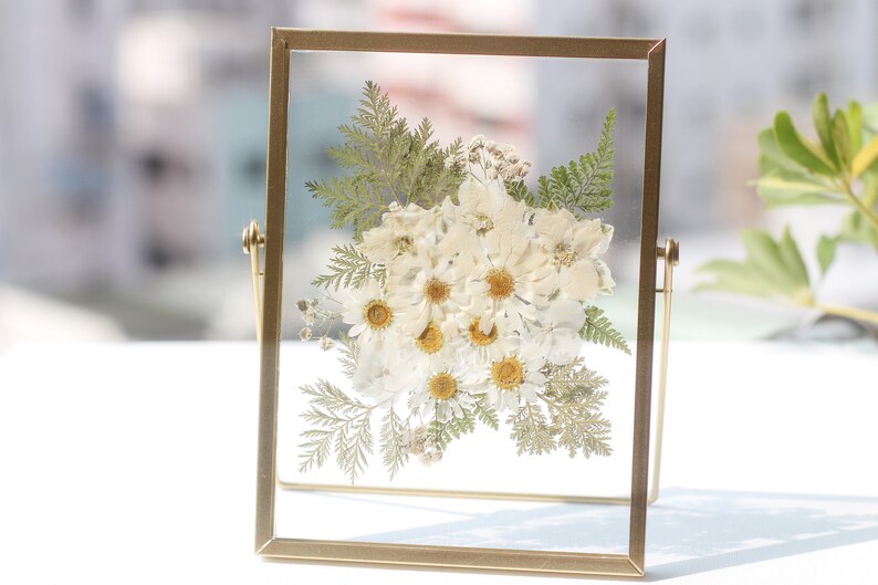 Gepresster Blumenrahmen, Gold, 20,5 x 15,5 cm, Schwimmender Bilderrahmen mit Echten Getrockneten Blumen