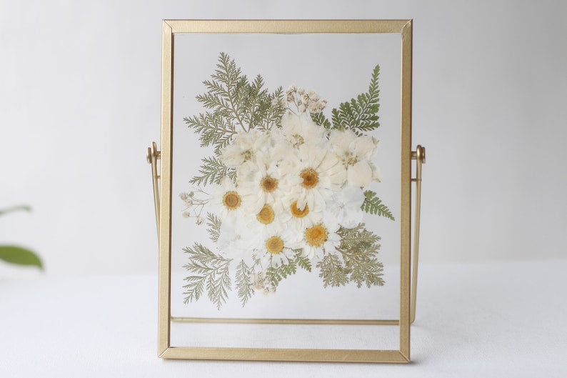 Gepresster Blumenrahmen, Gold, 20,5 x 15,5 cm, Schwimmender Bilderrahmen mit Echten Getrockneten Blumen