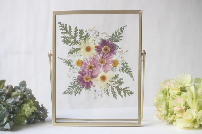 Gepresster Blumenrahmen, botanischer schwimmender Rahmen aus Acryl, getrocknete echte Blumen, Gold, H22,5 x B17,5 cm