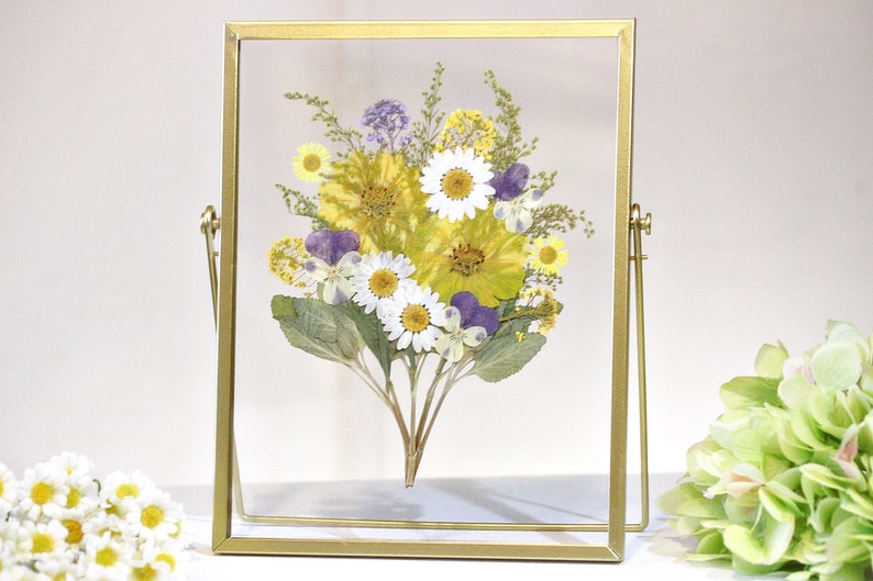 Goldener Blumenstrauß Bilderrahmen, gepresste echte Blumen, Acryl Herbarium Rahmen, 20,5 x 15,5 cm