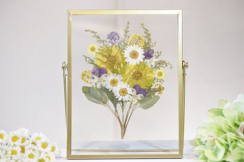 Goldener Blumenstrauß Bilderrahmen, gepresste echte Blumen, Acryl Herbarium Rahmen, 20,5 x 15,5 cm