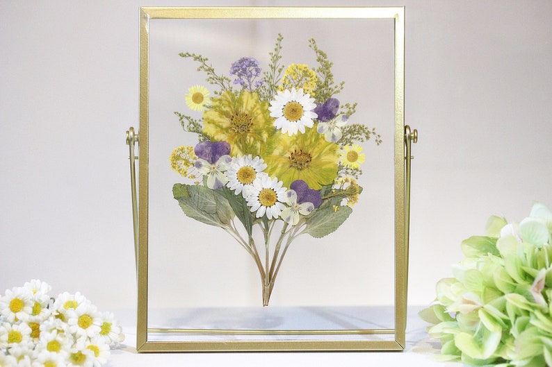 Goldener Blumenstrauß Bilderrahmen, gepresste echte Blumen, Acryl Herbarium Rahmen, 20,5 x 15,5 cm