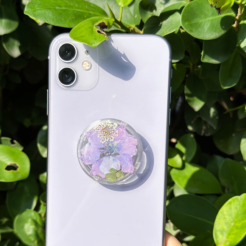 Gepresster lila Blumen-Telefon-Griffhalter, echte getrocknete Blumen, Telefon-Ständer, Telefon-Anhänger