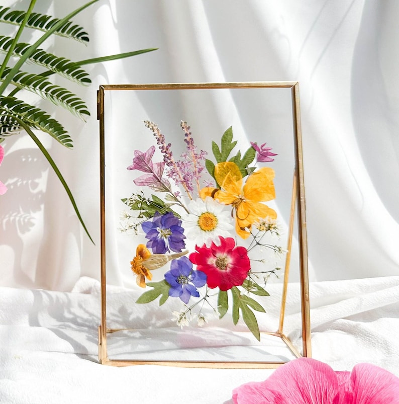 Gepresste Blumenrahmen 17,5x12,7 cm, Doppelglas Messingrahmen, echte getrocknete Blumen, botanische Wandkunst, Trockenblumenkunst