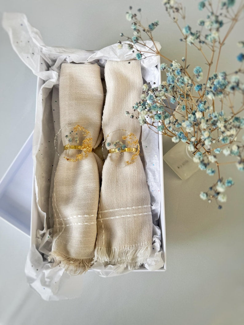 Goldene Serviettenringe mit gepressten blauen Blumen, Epoxidharz, Hochzeitstisch-Dekoration, 4 cm Durchmesser