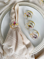 Goldene Harz-Serviettenringe mit echten Blumen, Hochzeitstischdeko, 4 cm Durchmesser