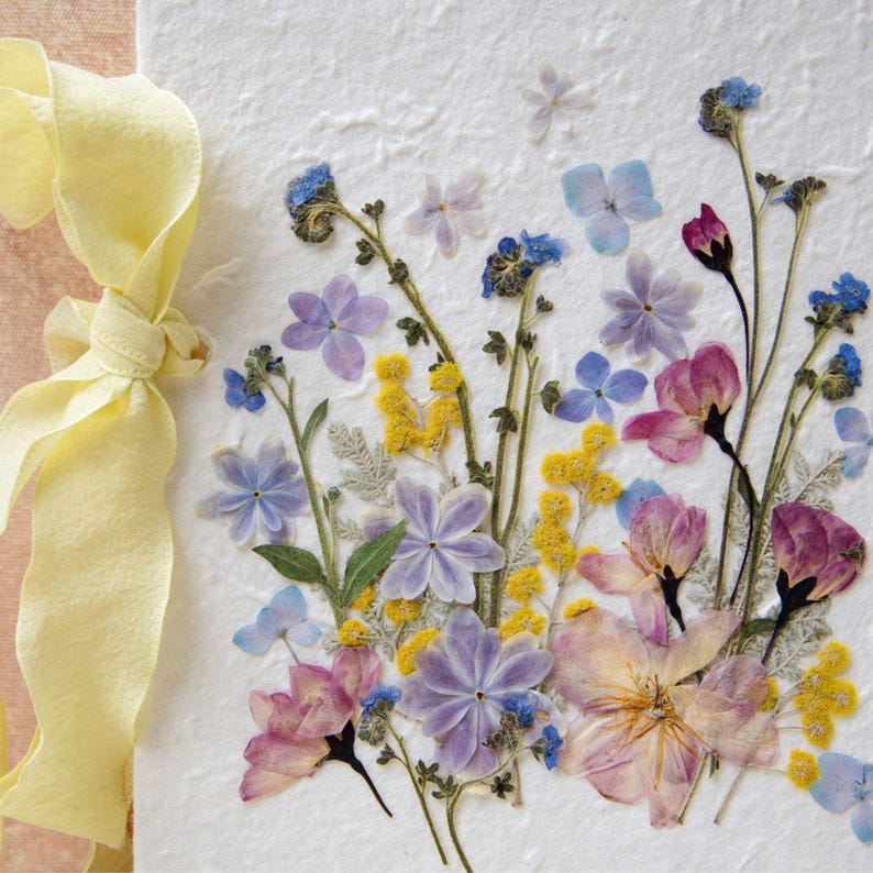 Blumenhochzeitskarte, handgemachte botanische Hochzeitseinladung mit echten gepressten Blumen, 15x20cm