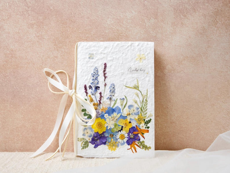 Handgepresste Blumen Karte, Botanische Hochzeitseinladung, 15x20cm, Strukturpapier, mit Umschlag