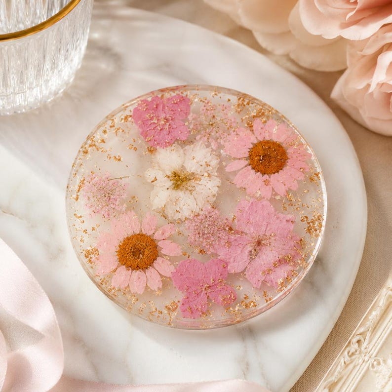 Handgefertigter Harz-Untersetzer mit echten getrockneten Blumen