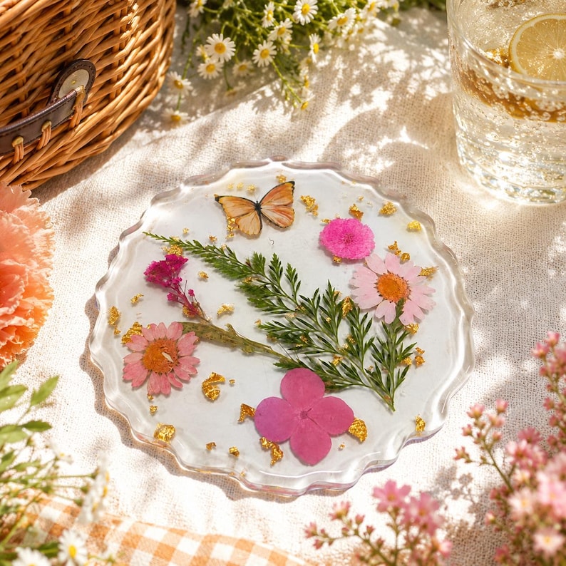 Harz Untersetzer mit gepresster Blume & Schmetterling, Goldfolie, 9 cm, handgefertigt