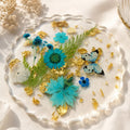 Handgemachter Resin-Untersetzer mit Getrockneten Blumen, Schmetterling und Goldflocken – Wohndekor