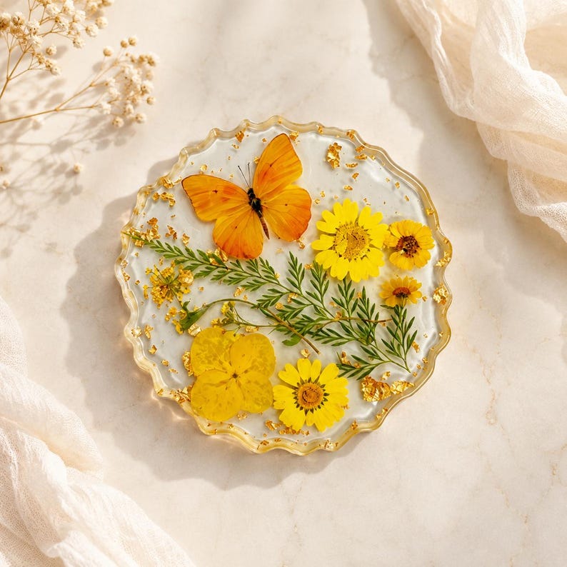 Epoxidharz Untersetzer mit getrockneten Blumen, Schmetterlingen und Goldflocken
