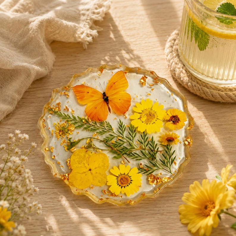 Harz Untersetzer mit echten getrockneten Blumen, Schmetterling und Goldflocken, Tischdekoration, 10cm Durchmesser