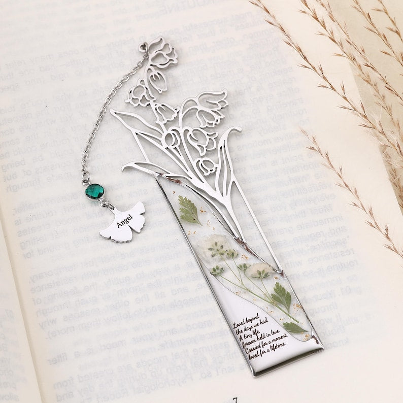 Lesezeichen mit Geburtsblume und Initialen, Metallrahmen mit konservierter Blume, personalisierte Gravur, Geschenk für Bücherliebhaber, Lehrer, Schulanfang, Abschluss, Geburtstag, Weihnachten