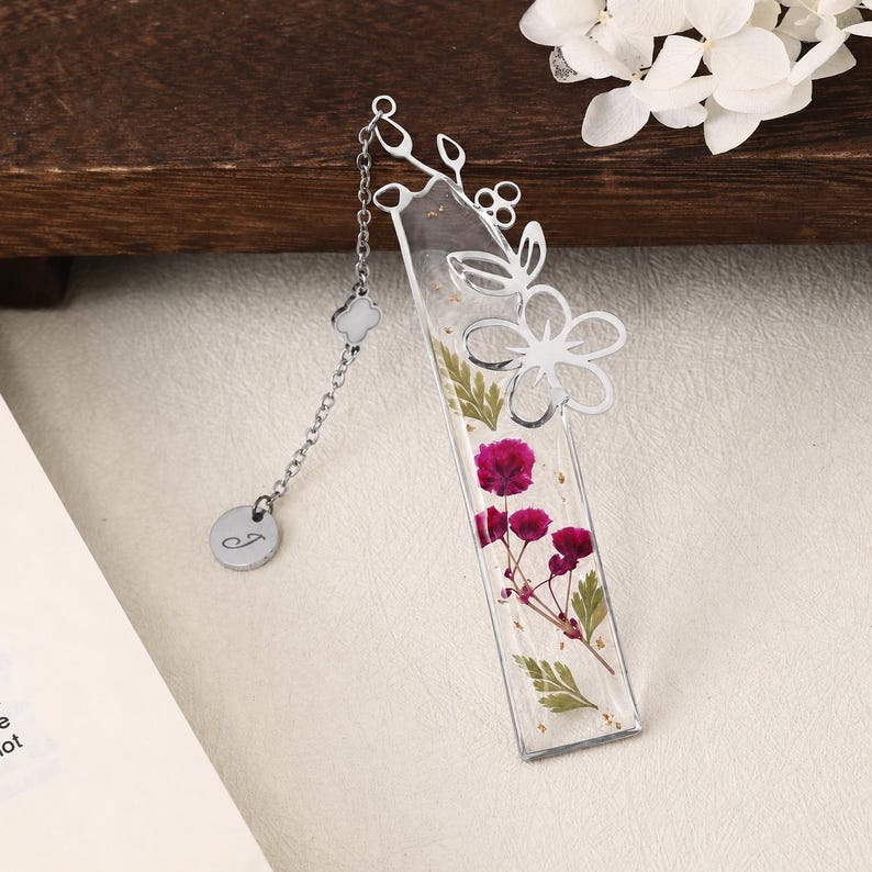 Geburtsblumen-Lesezeichen mit Initialen, handgefertigtes Harz-Lesezeichen, getrocknete Blumen, Geschenk für Bücherliebhaber und Lehrer