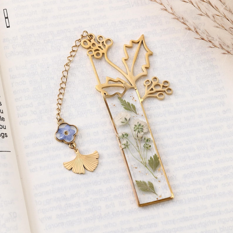 Lesezeichen mit Geburtsblume, handgefertigtes Harz-Lesezeichen mit Initialen, Geschenk für Leser, Studenten und Lehrer