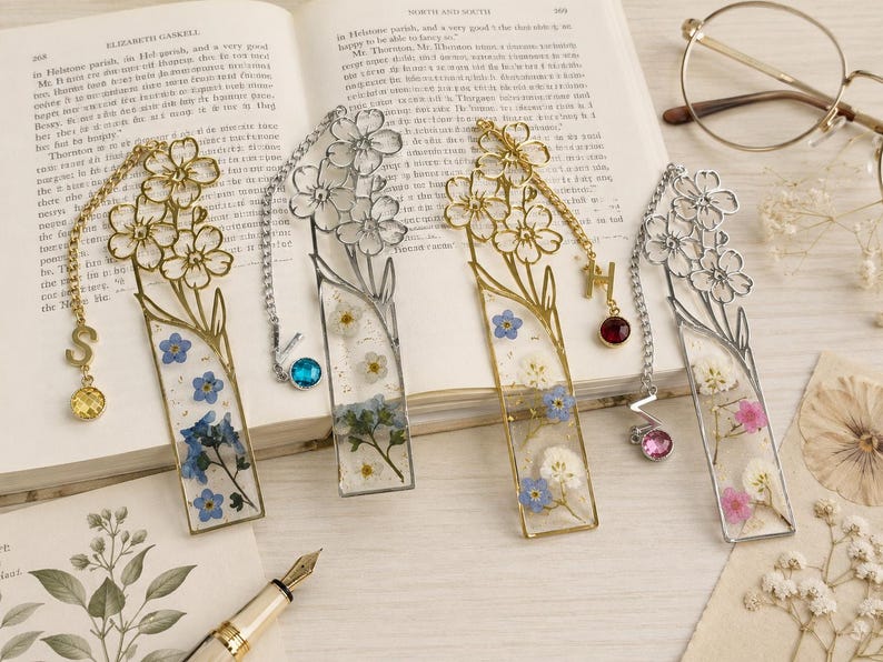 Lesezeichen mit Blumenmotiv aus Harz mit echten Trockenblumen, handgefertigt, für Bücherliebhaber, Lehrer, Studenten, Geschenk